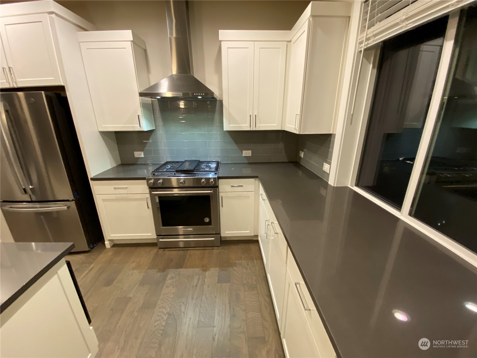 19721 Meridian Place West Bothell, WA 98012 - Photo 5 of 24 a kitchen with a stove and a refrigerator