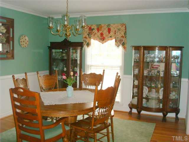 7905 Hollander Place Raleigh, NC 27606 - Photo 8 of 25 Gallery Image 8