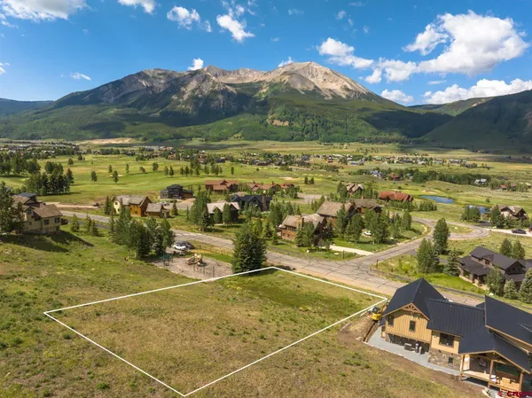 $600,000 | 400 Country Club Drive, Crested Butte, CO 81224