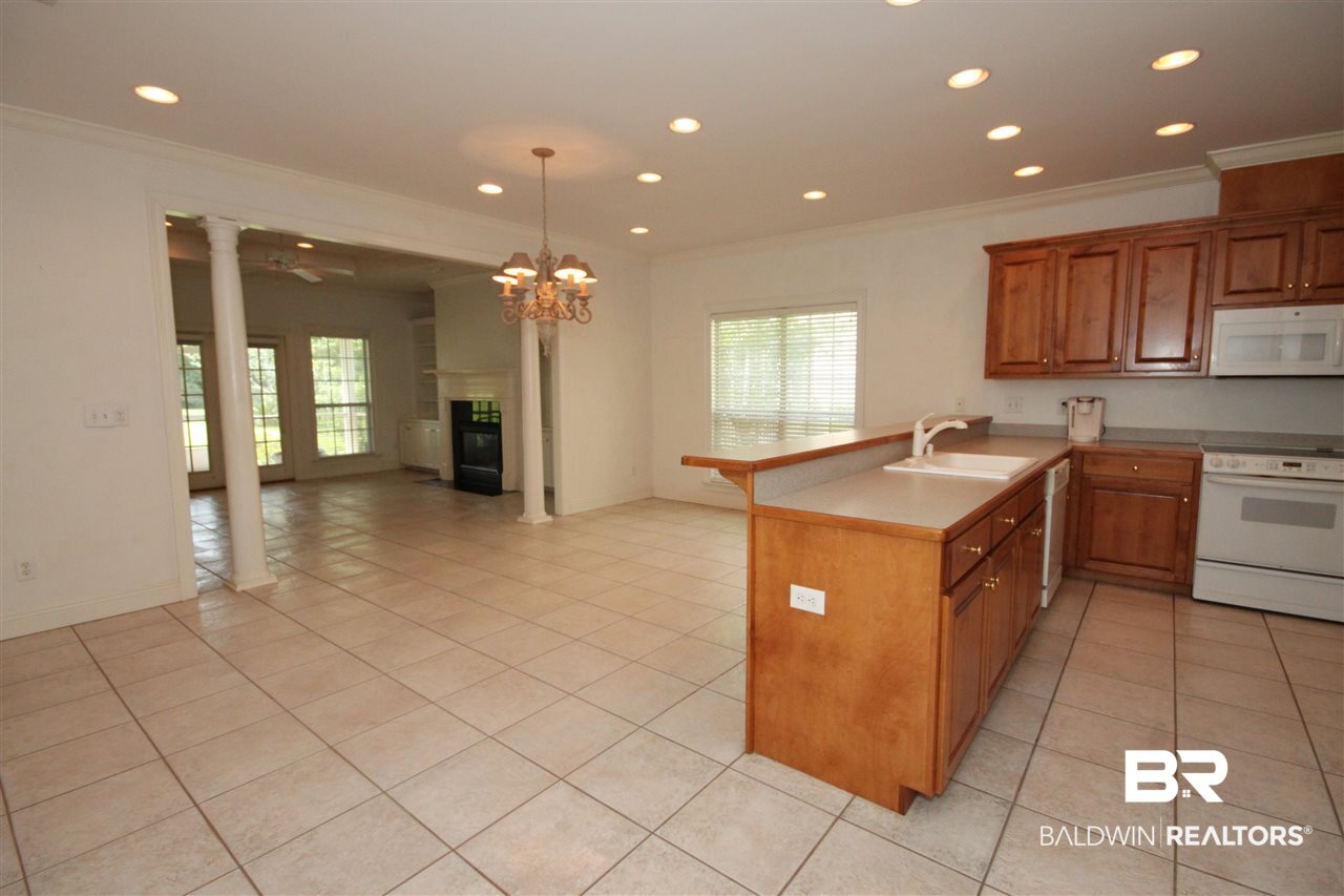 30283 Green Court Daphne, AL 36527 - Photo 14 of 40 Kitchen