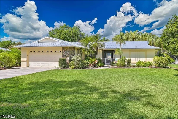 $699,000 | 1910 Oak Drive, Alva, FL 33920
