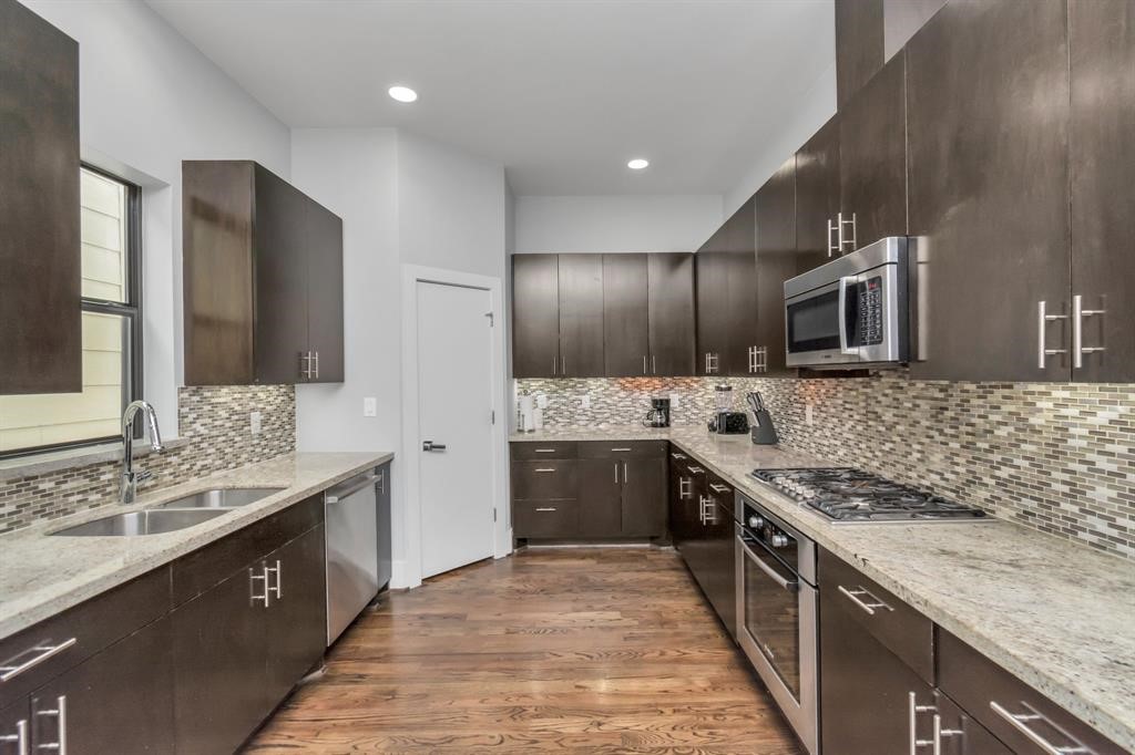 2119 Hadley Street Houston, TX 77003 - Photo 11 of 29 SS applainces .