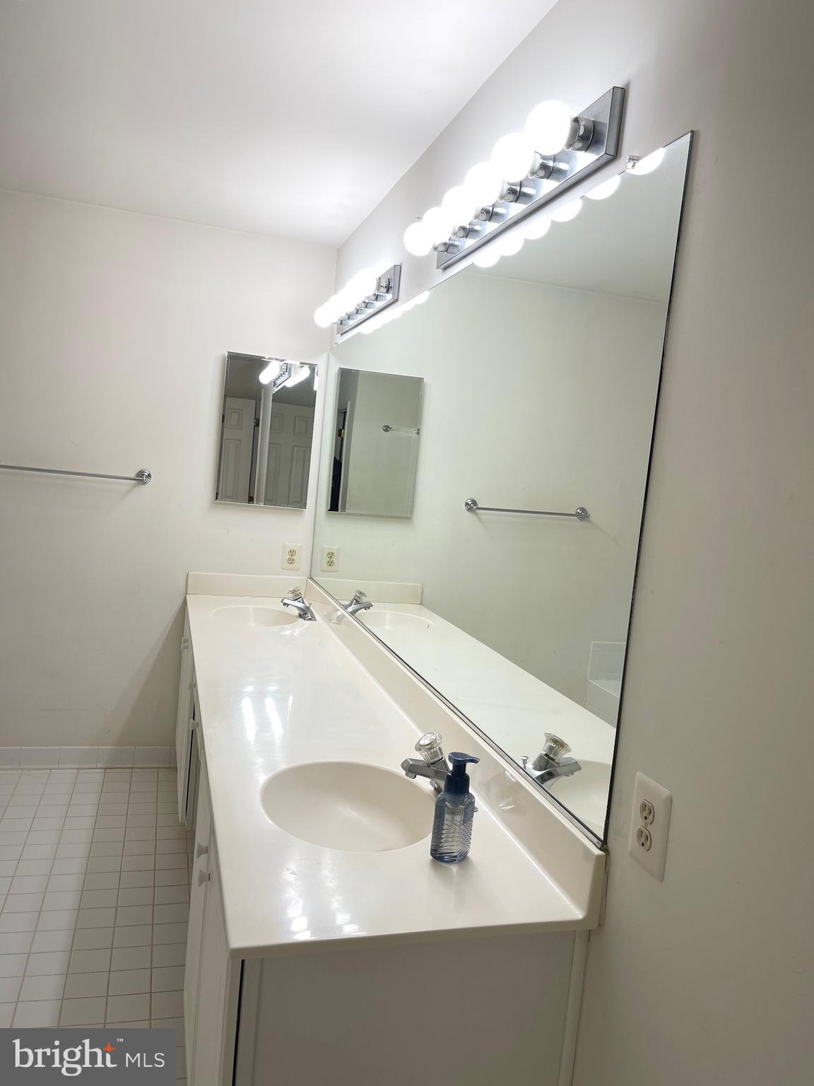 13769 Notley Road Silver Spring, MD 20904 - Photo 13 of 71 Mainmaster Bathrom