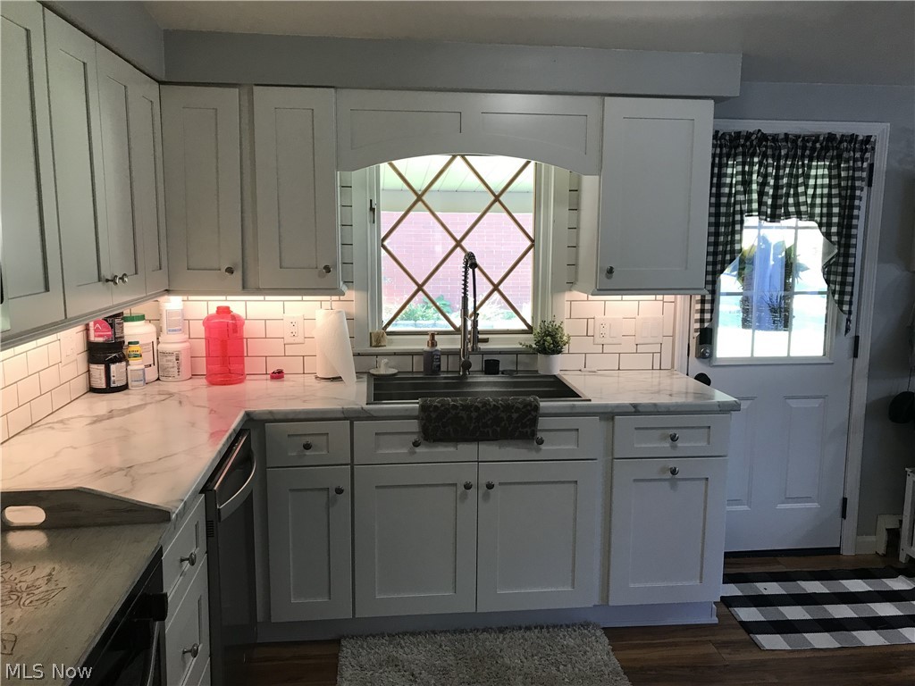202 Lee Road Follansbee, WV 26037 - Photo 2 of 24