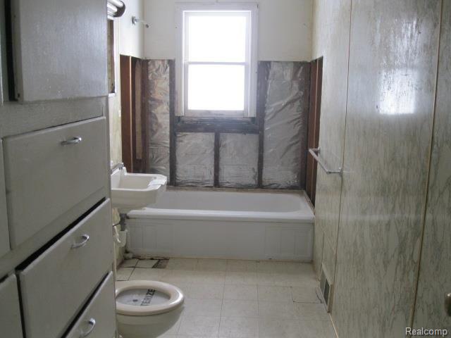 2397 Belsay Road Burton, MI 48519 - Photo 15 of 33 IMG_8059.jpg