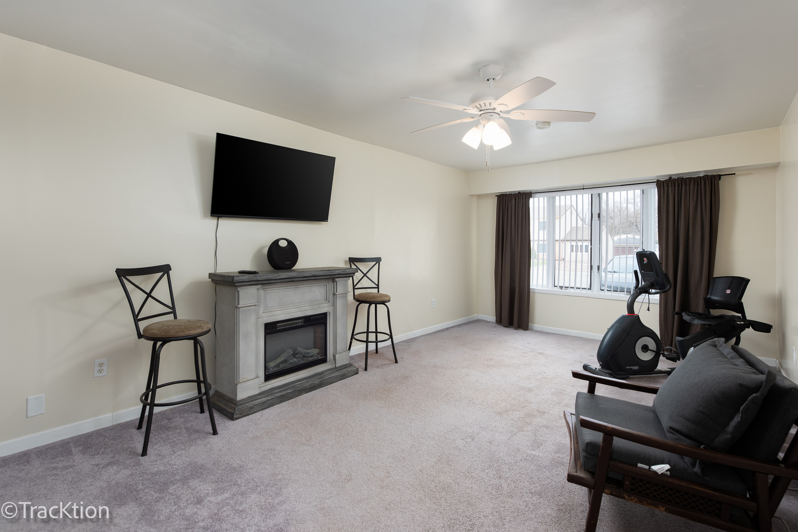 541 Redwood Road Bolingbrook, IL 60440 - Photo 5 of 14 a living room with furniture and a flat screen tv