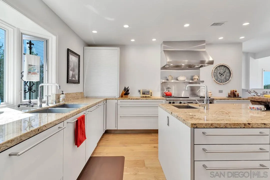 2123 De Mayo Road Del Mar, CA 92014 - Photo 9 of 46 Gallery Image 9