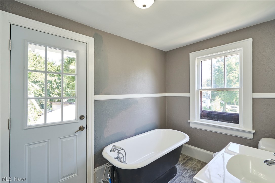 1102 Diagonal Road Akron, OH 44320 - Photo 19 of 27 Completely remodeled upper full bath