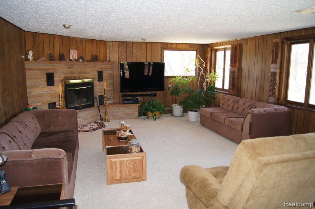 1543 Farnsworth Rd (24).jpg