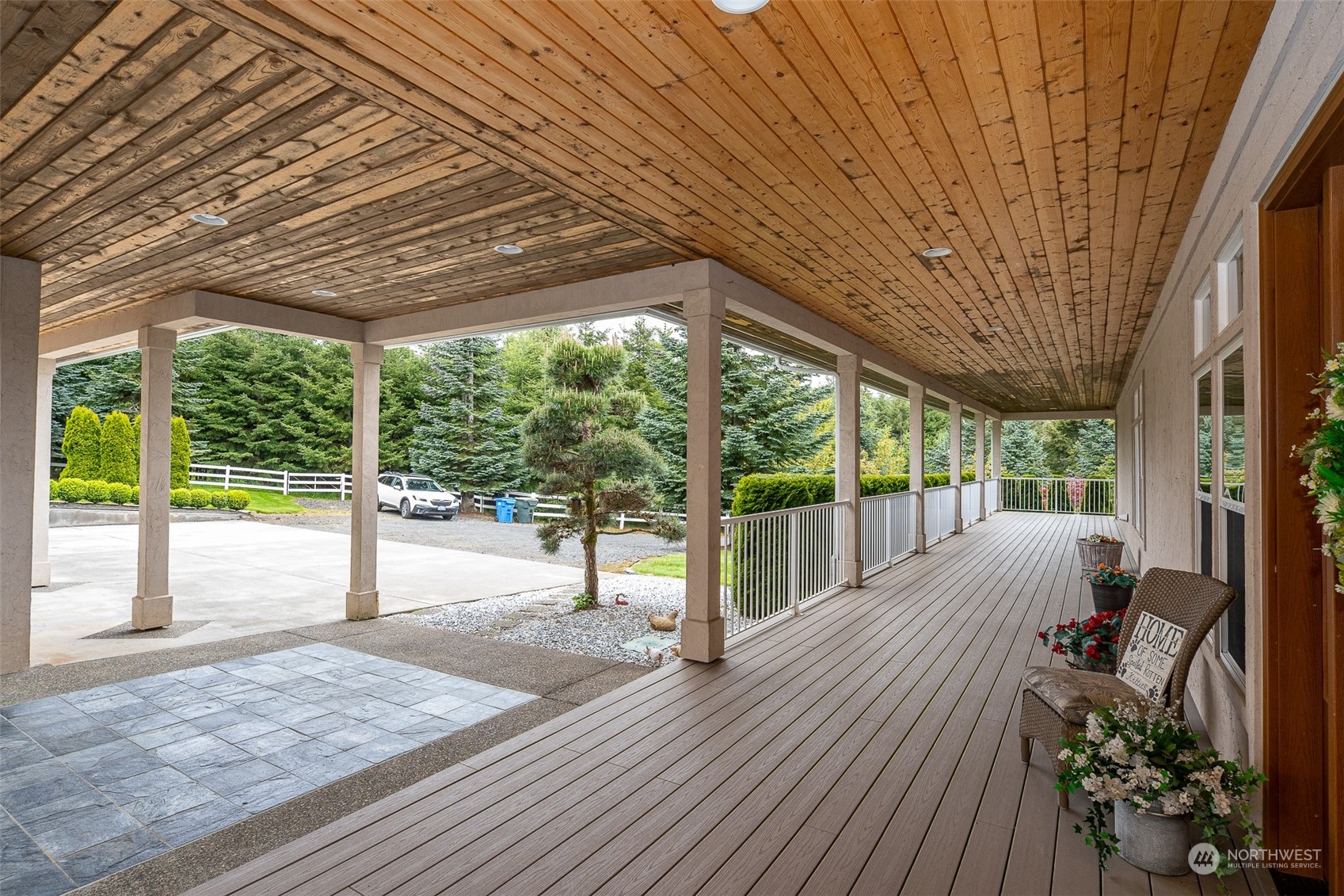 188 Spooner Road Chehalis, WA 98532 - Photo 4 of 40 a balcony with wooden floor