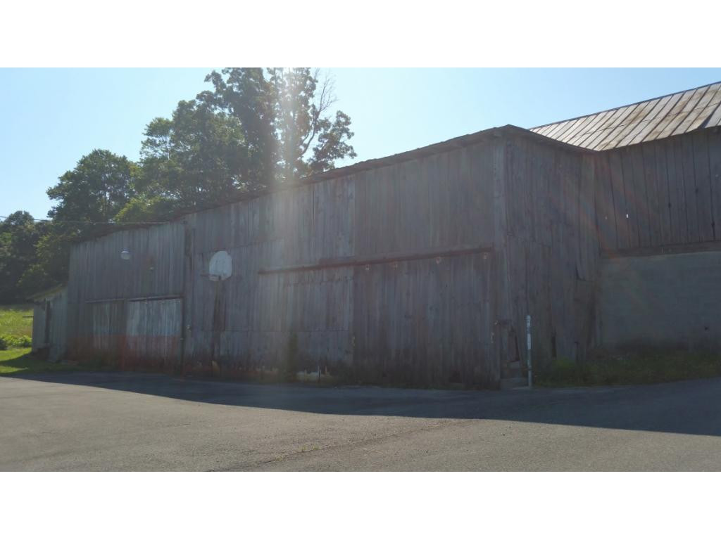 176 Willocks Road Johnson City, TN 37601 - Photo 3 of 11 Barn on the property