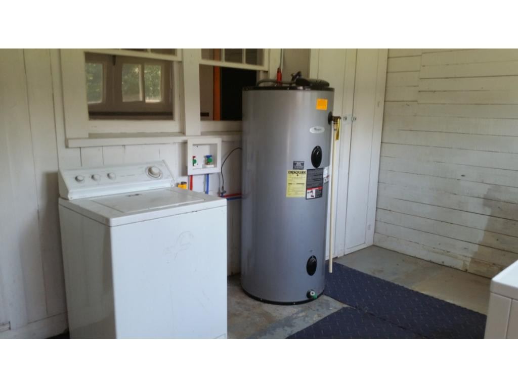 176 Willocks Road Johnson City, TN 37601 - Photo 6 of 11 Laundry w washer dryer