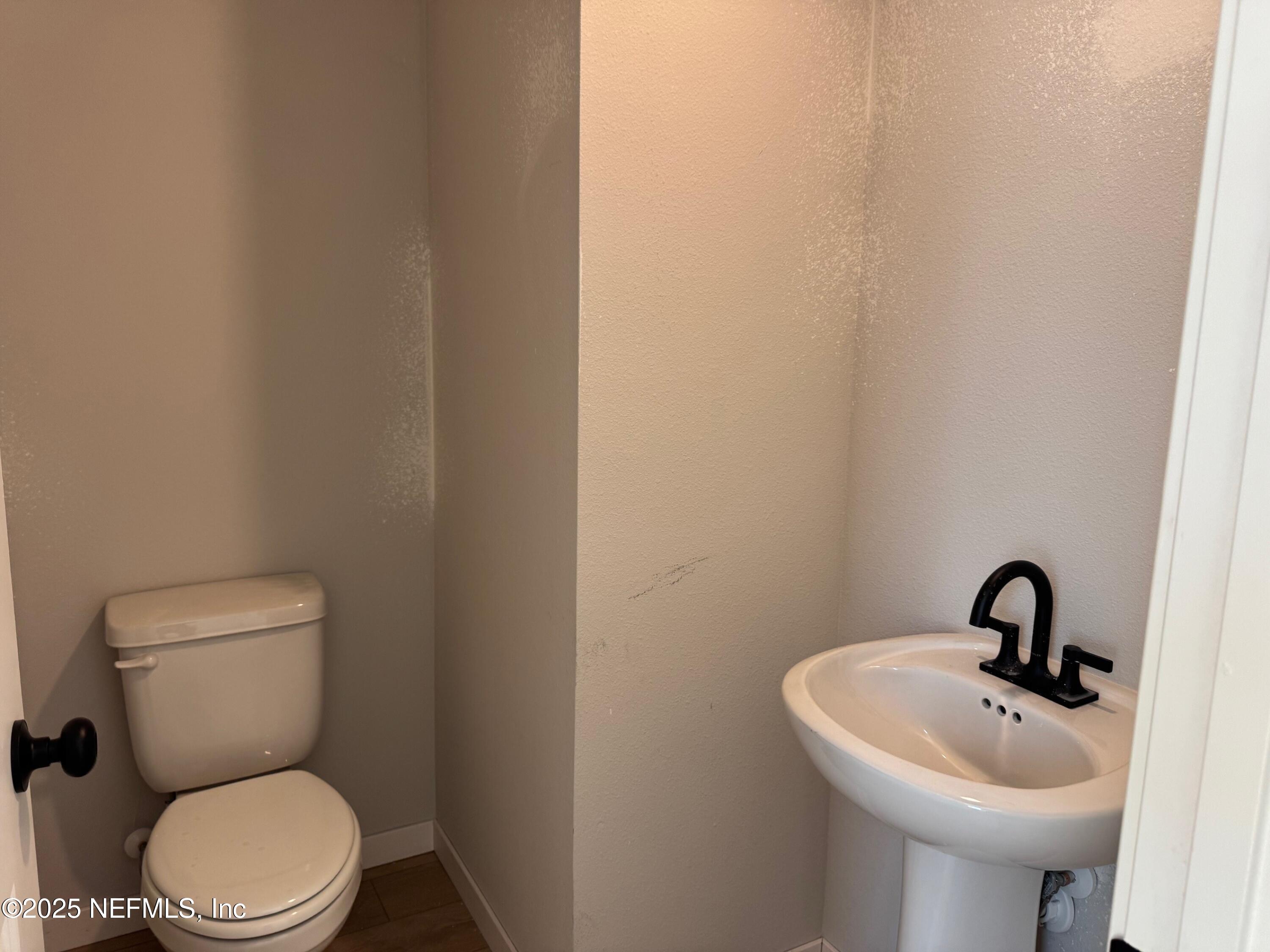 96268 Broadmoore Road Fernandina Beach, FL 32034 - Photo 13 of 18 Amelia 80 half bath
