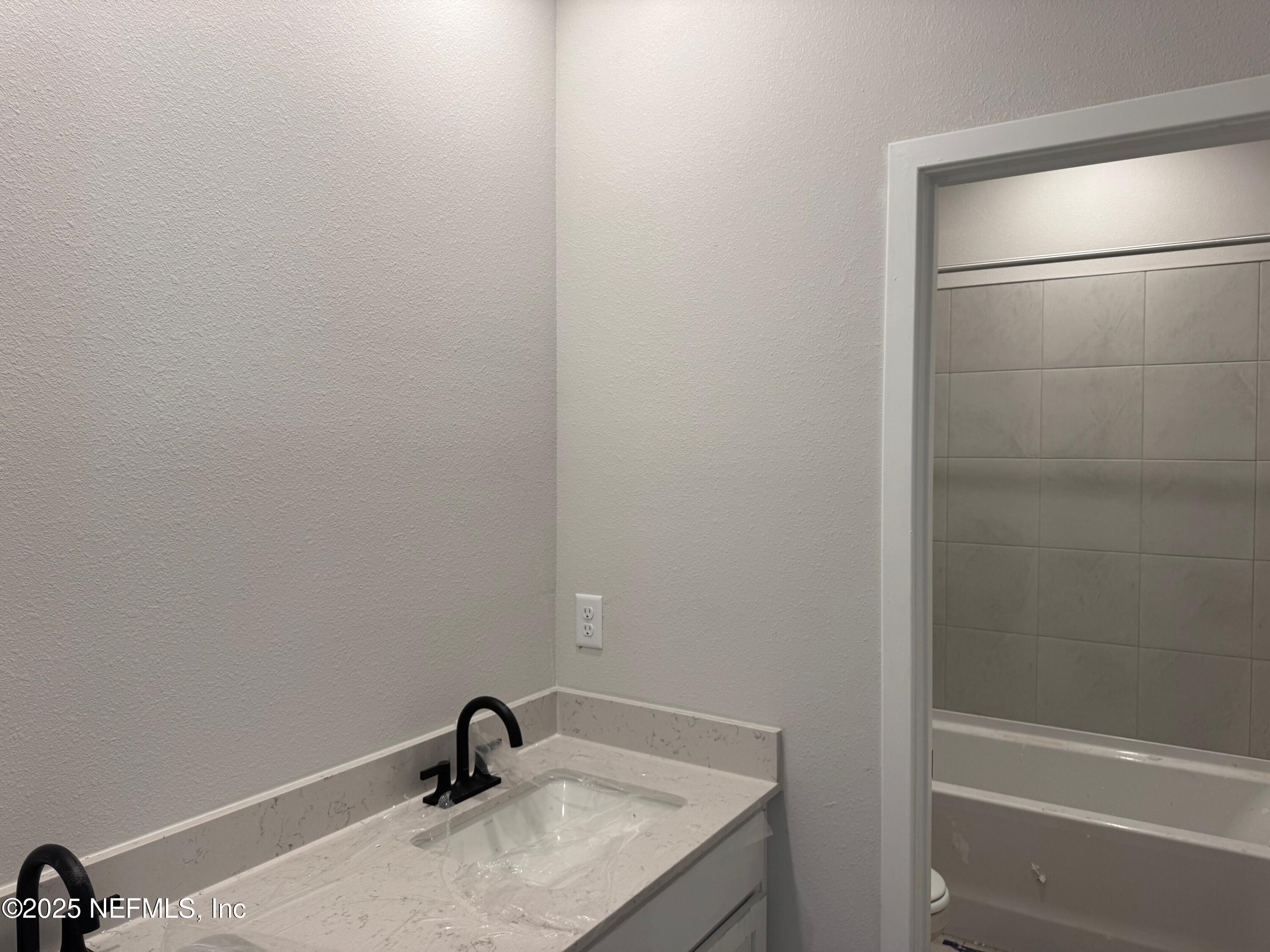 96268 Broadmoore Road Fernandina Beach, FL 32034 - Photo 18 of 18 Amelia 80 shared bath upstairs 1