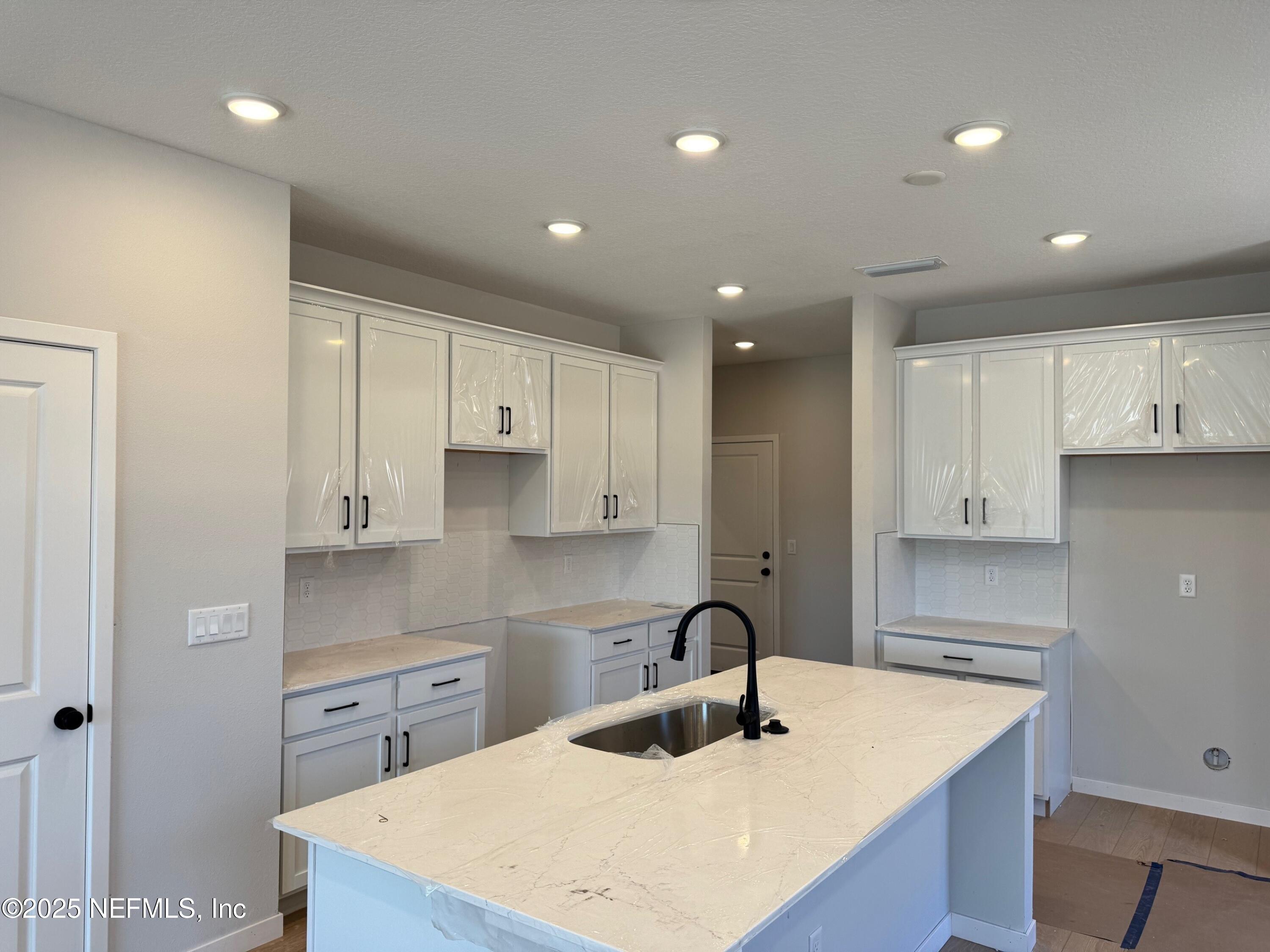 Amelia 80 kitchen 1