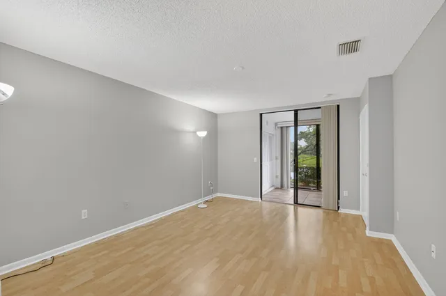 $260,000 | 5217 Brisata Circle, Unit E, Boynton Beach, FL 33437