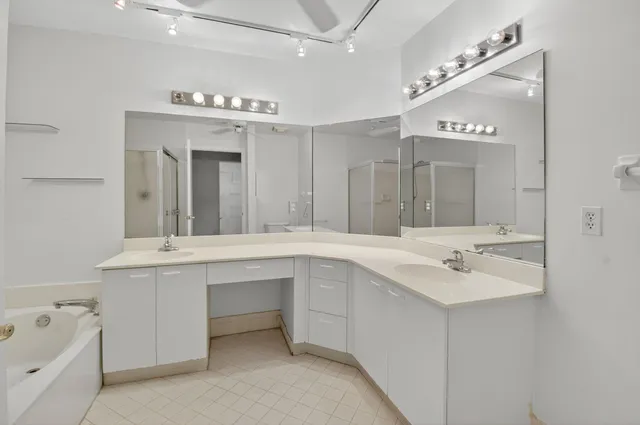 $260,000 | 5217 Brisata Circle, Unit E, Boynton Beach, FL 33437