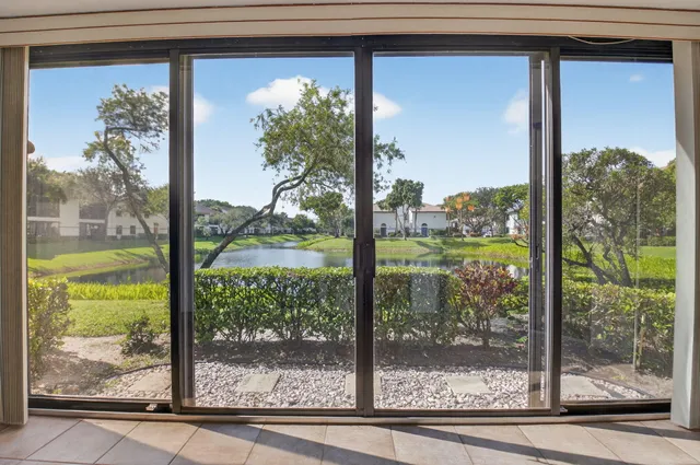 $260,000 | 5217 Brisata Circle, Unit E, Boynton Beach, FL 33437