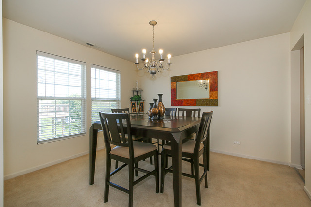 417 Metropolitan Street Aurora, IL 60502 - Photo 4 of 14