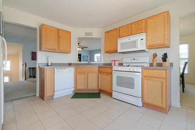 417 Metropolitan Street Aurora, IL 60502 - Photo 5 of 14
