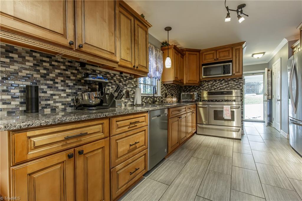 1012 Cantering Road High Point, NC 27262 - Photo 11 of 30 Gallery Image 11