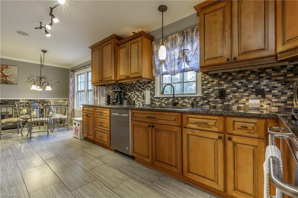 1012 Cantering Road High Point, NC 27262 - Photo 12 of 30 Gallery Image 12