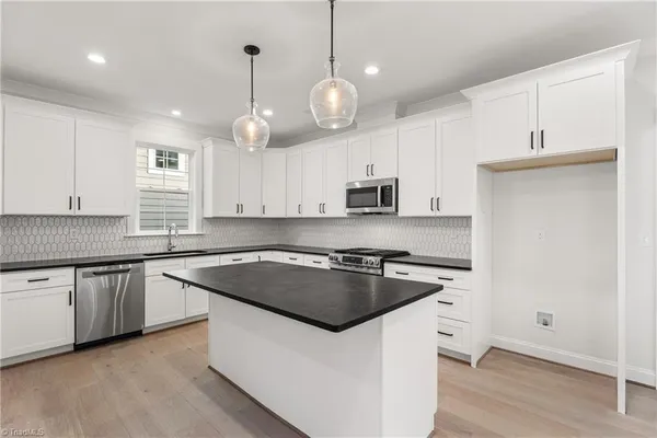 $594,900 | 910 Eucalyptus Court, Winston-Salem, NC 27106