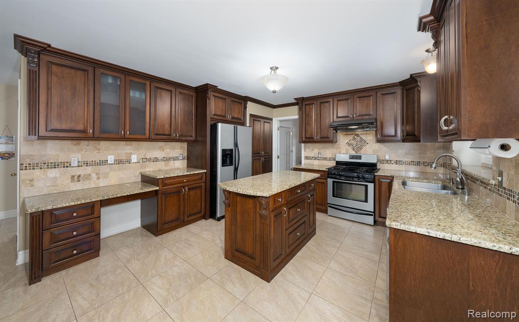 5824 Hathaway Road Canton, MI 48187 - Photo 11 of 54