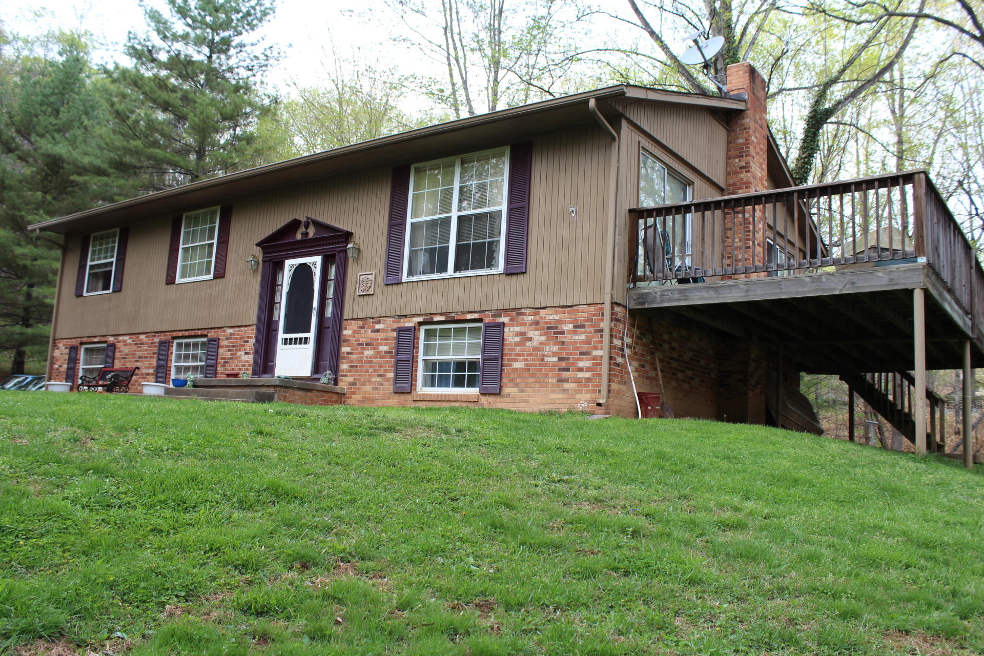 1575 Potters Road Vinton, VA 24179 - Photo 1 of 50 Just Like Heaven!