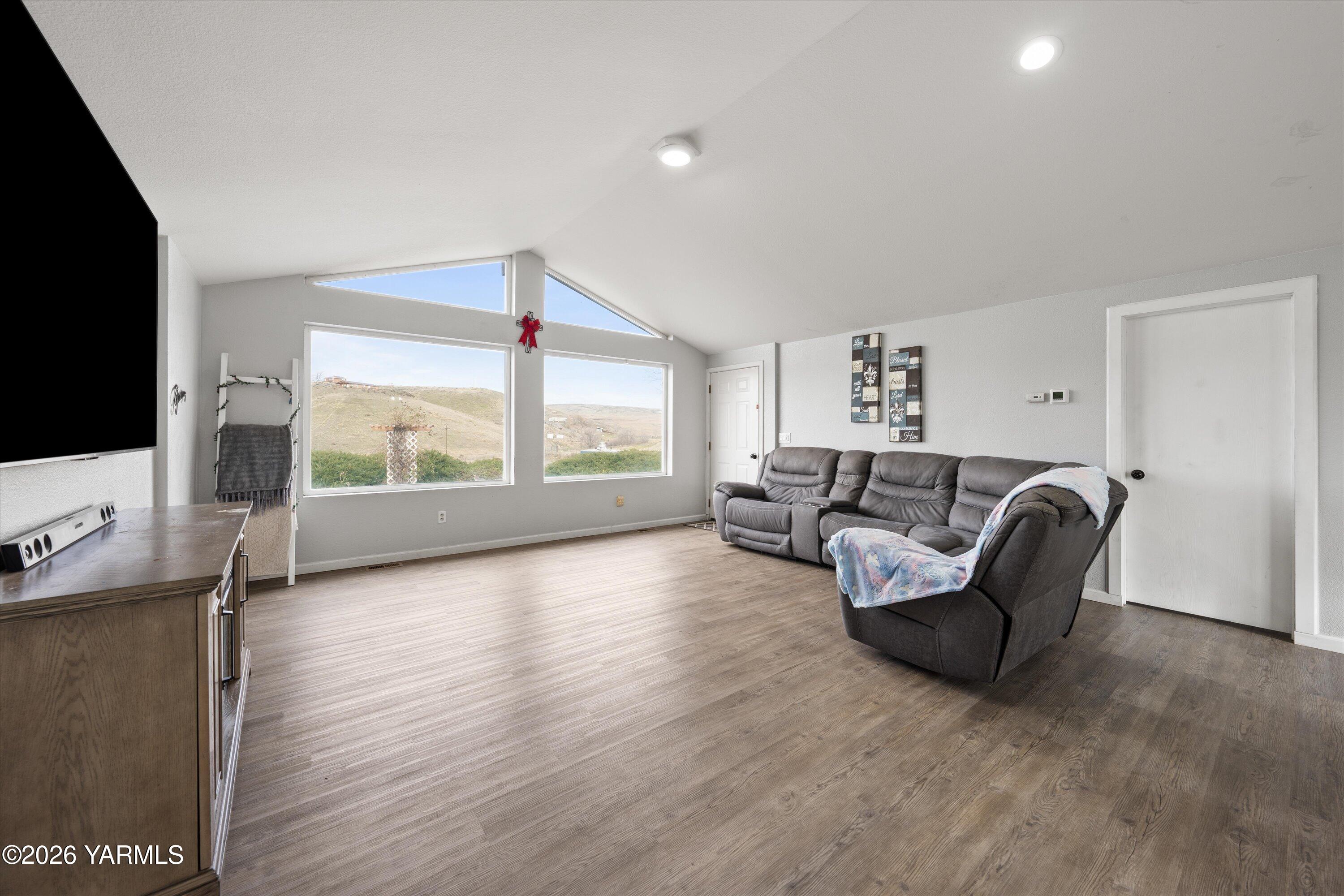 460 Sun Acres Road Zillah, WA 98953 - Photo 9 of 45 a living room with furniture and a flat screen tv