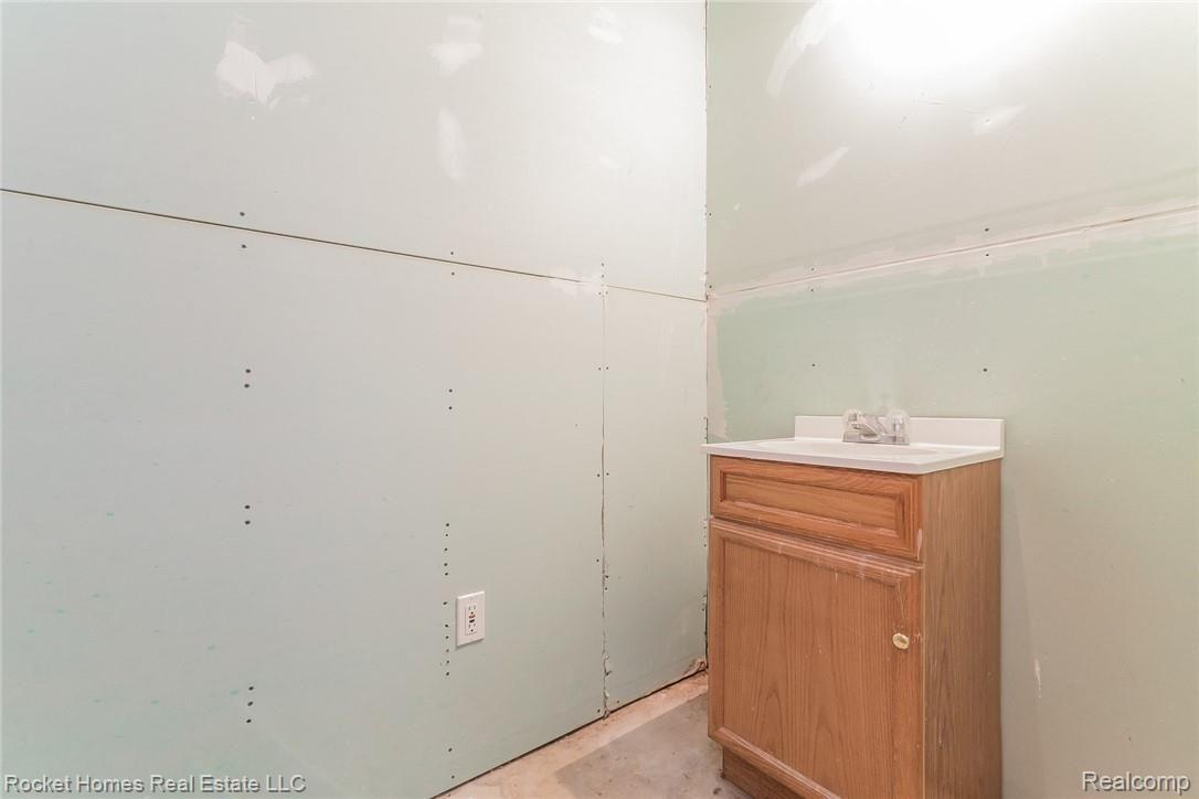 12910 Onondaga Road Onondaga, MI 49264 - Photo 23 of 31 021-photo-powder-room-6524839.jpg