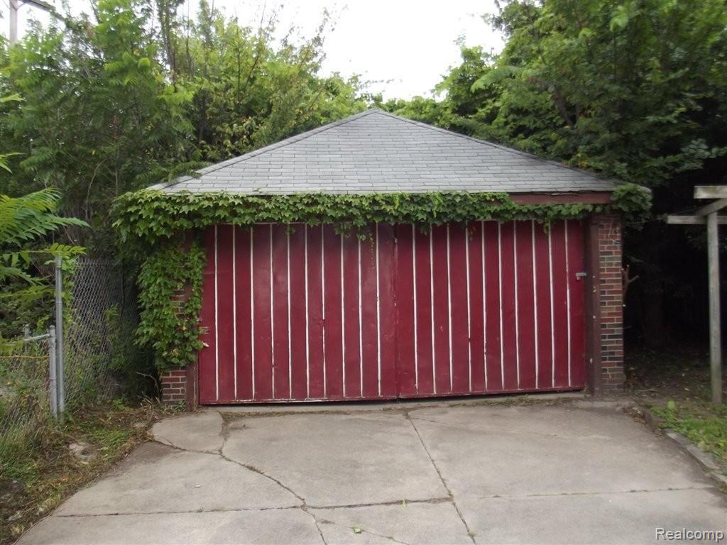 14653 Rutherford Street Detroit, MI 48227 - Photo 14 of 15 261-767864 - GARAGE.JPG