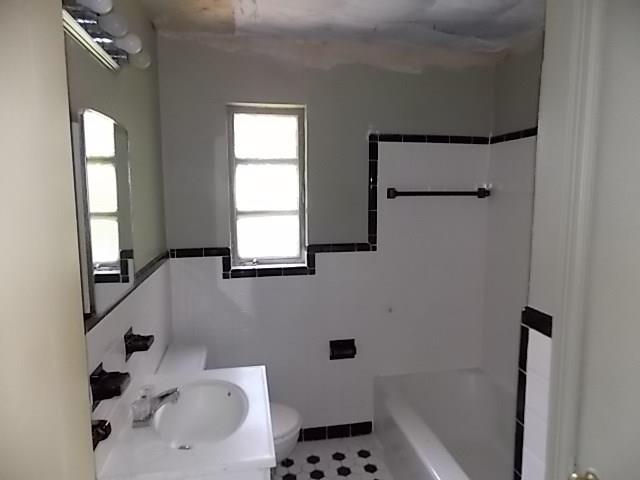 401 Hawthorne Road Pittsburgh, PA 15209 - Photo 16 of 23 Gallery Image 16
