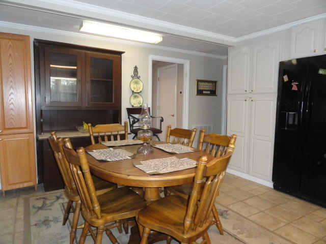 5528 Bill Davis Road Summerton, SC 29148 - Photo 14 of 32 breakfast room