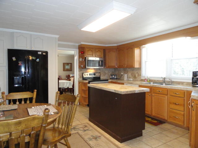 5528 Bill Davis Road Summerton, SC 29148 - Photo 3 of 32 kitchen