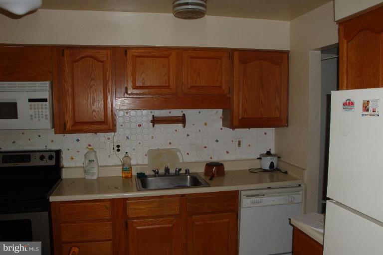 10906 Rock Coast Road Columbia, MD 21044 - Photo 6 of 12 Kitchen