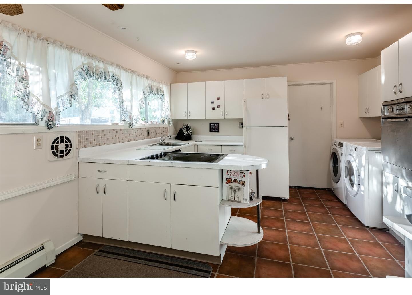 18 Flamingo Road Levittown, PA 19056 - Photo 4 of 24 Kitchen
