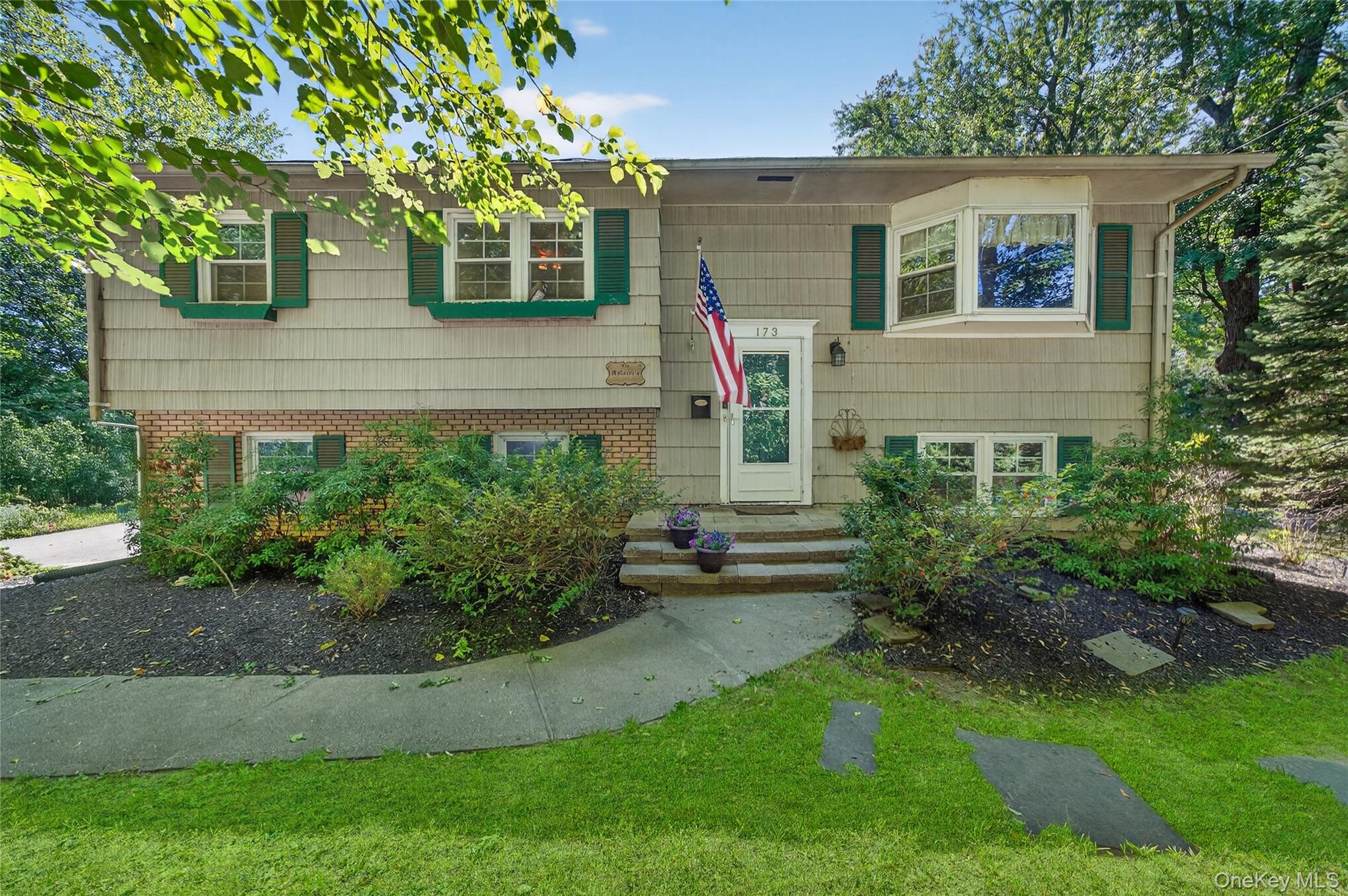 173 Oak Tree Road Tappan, NY 10983 - Photo 1 of 1 Bi-level home