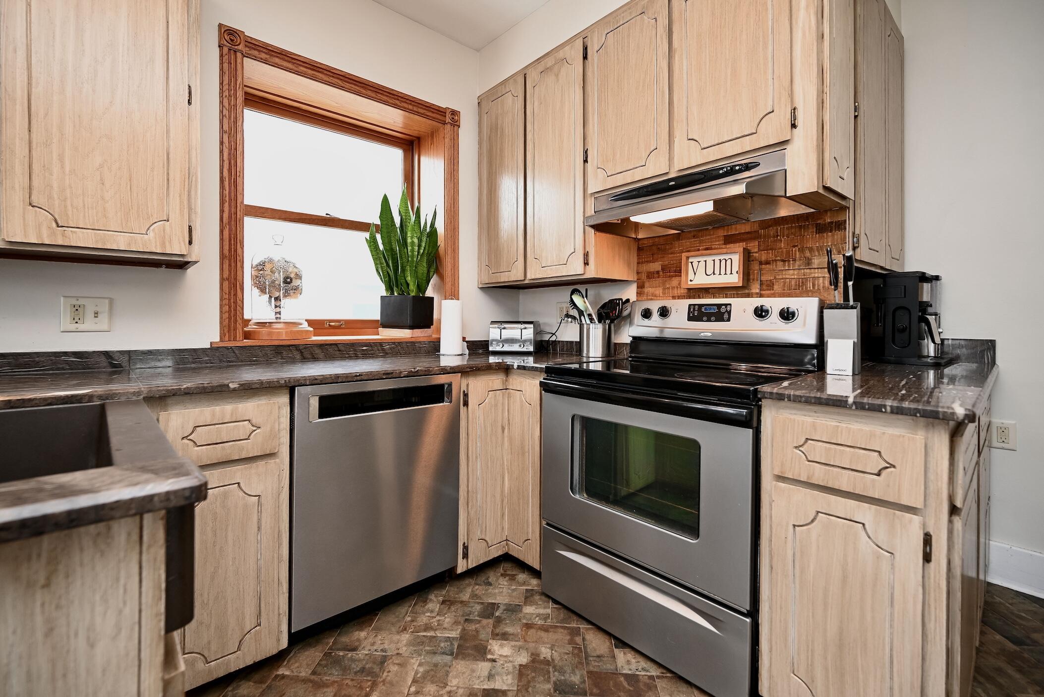 629 9th Street West Winona, MN 55987 - Photo 11 of 38 11 Kitchen I