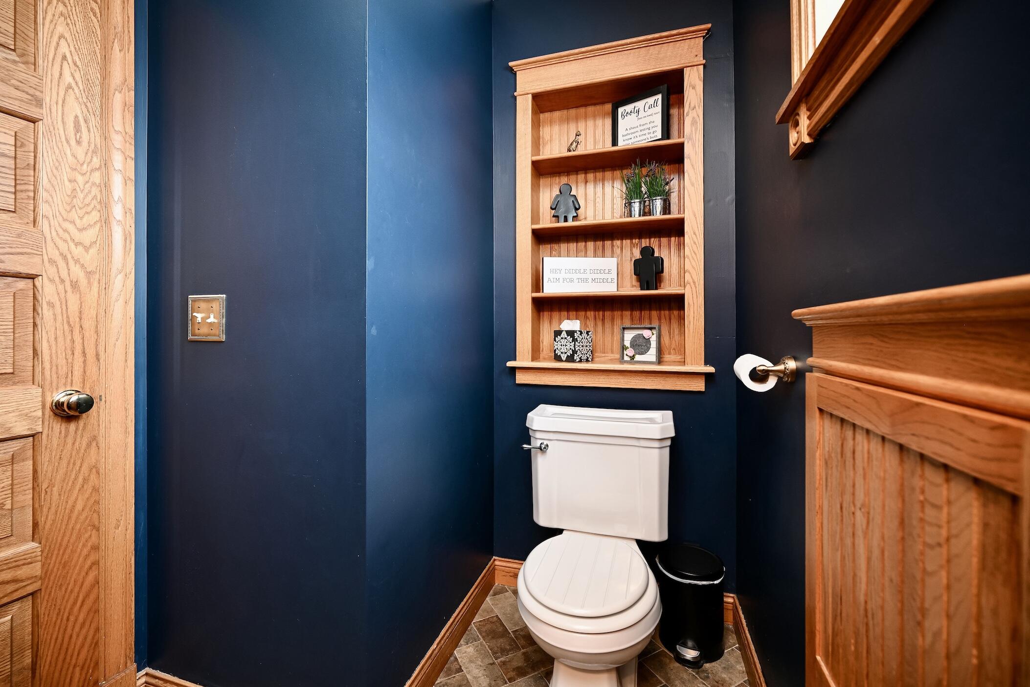 629 9th Street West Winona, MN 55987 - Photo 17 of 38 17 MF Bathroom II