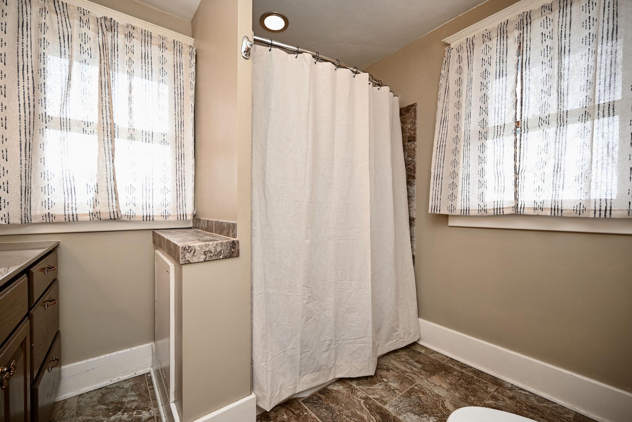 629 9th Street West Winona, MN 55987 - Photo 25 of 38 25 UL Bathroom II