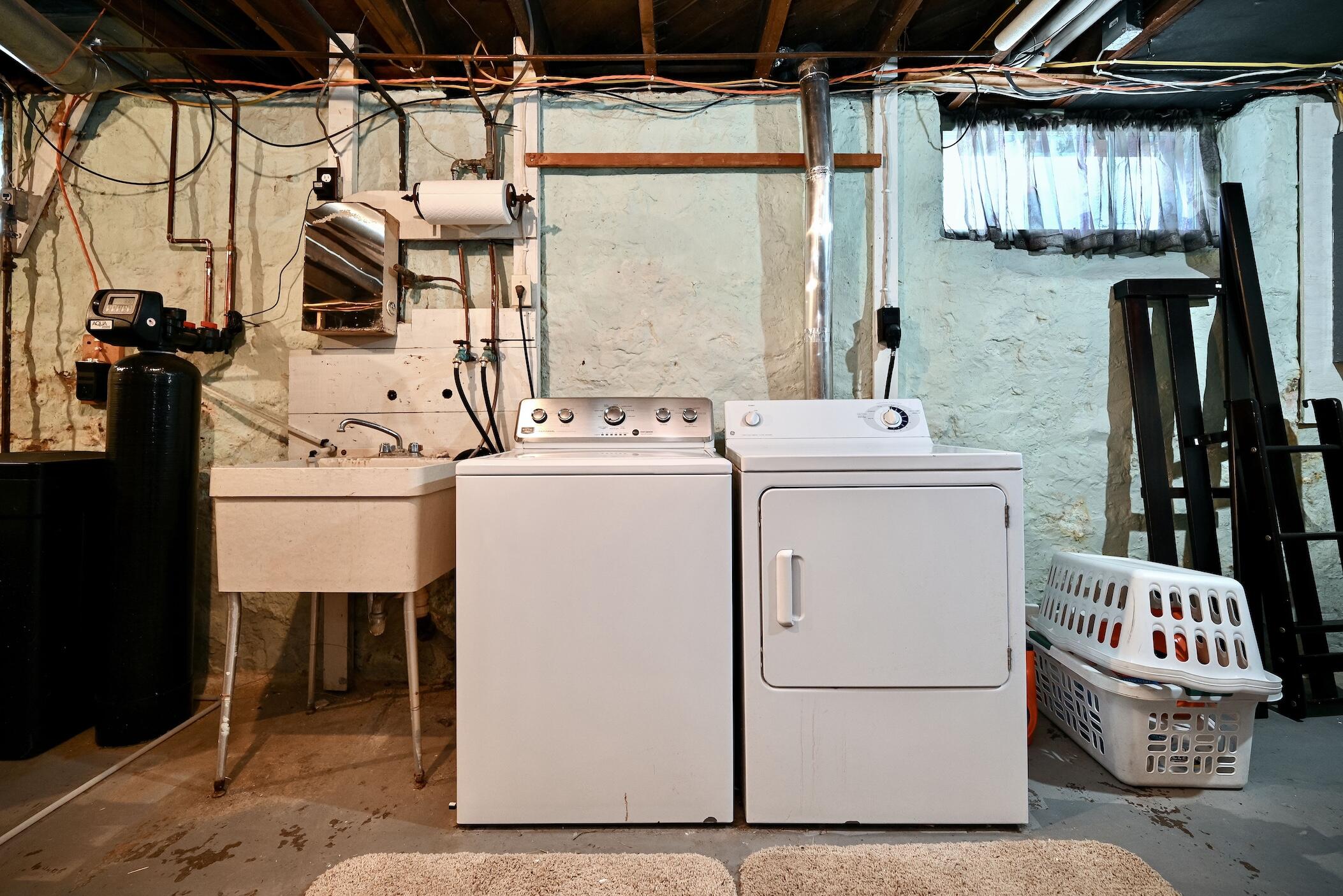 629 9th Street West Winona, MN 55987 - Photo 30 of 38 30 LL Laundry Area