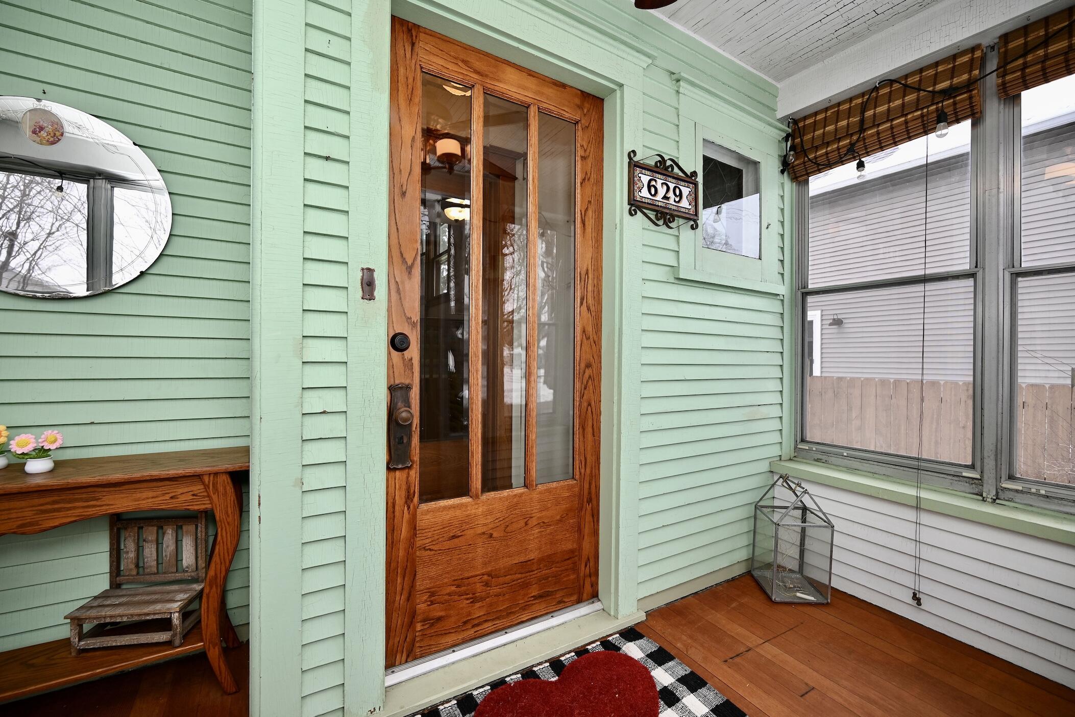 629 9th Street West Winona, MN 55987 - Photo 3 of 38 3 Front Door Entrance