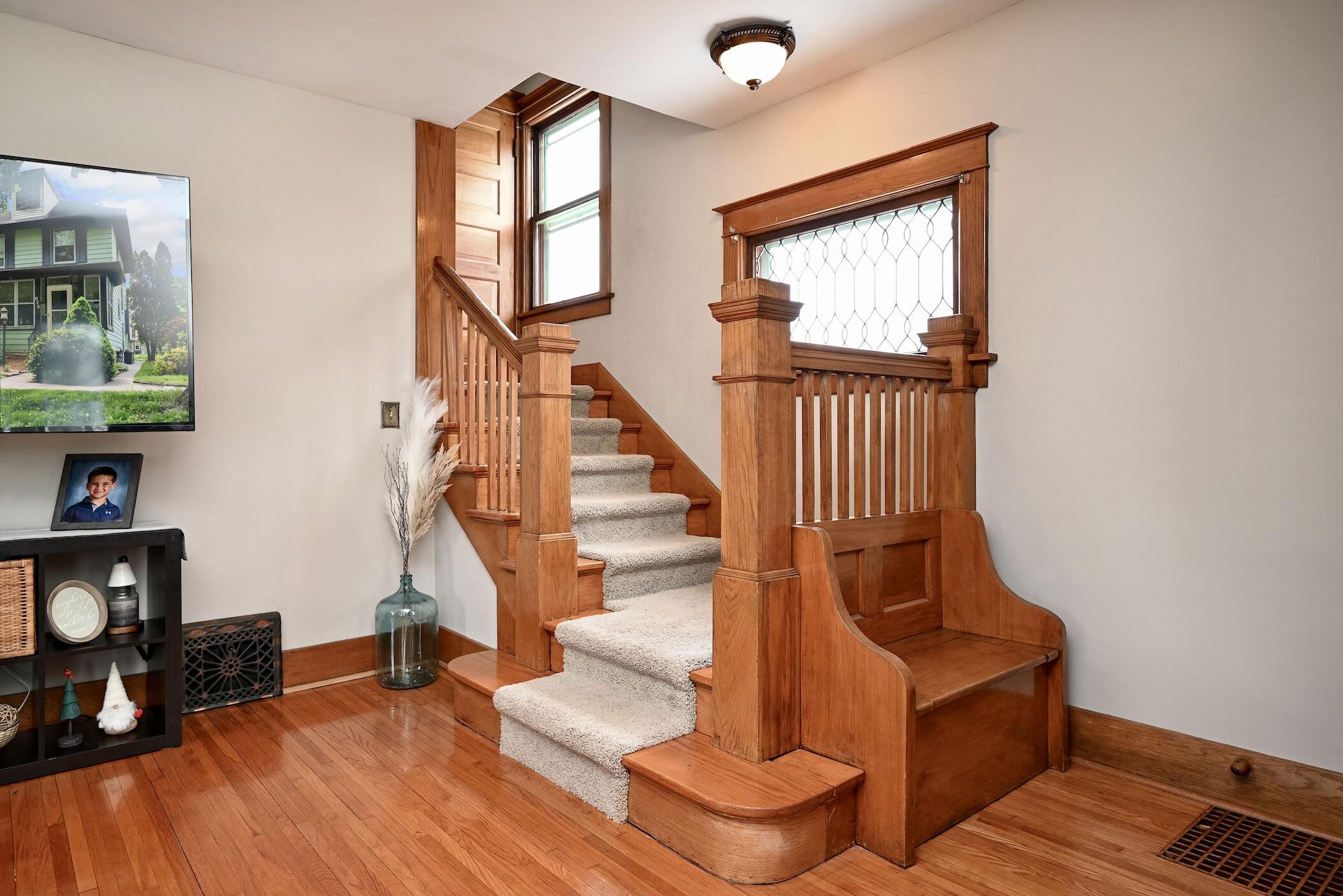 629 9th Street West Winona, MN 55987 - Photo 5 of 38 5 Original Staircase