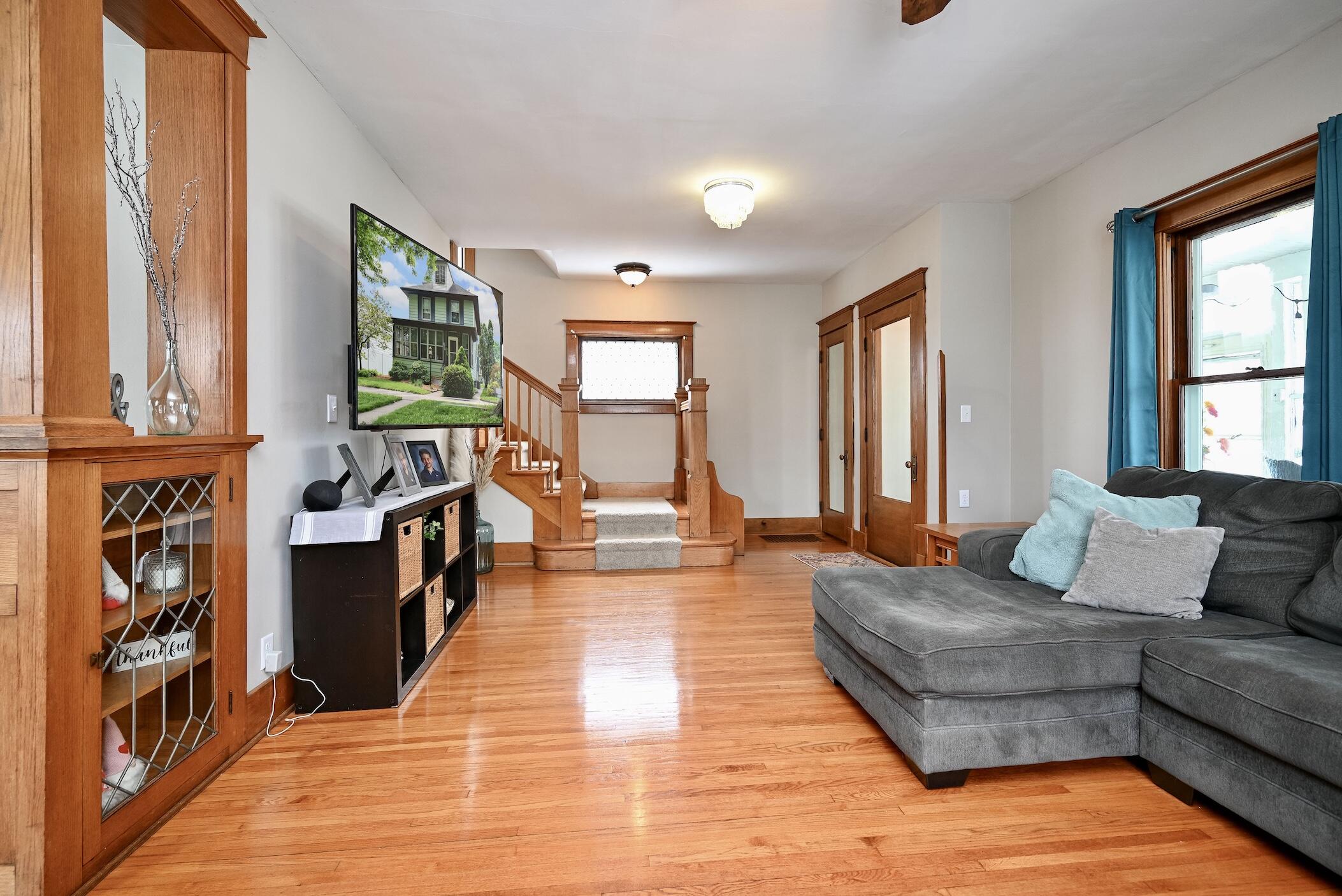 629 9th Street West Winona, MN 55987 - Photo 7 of 38 7 Living Room II