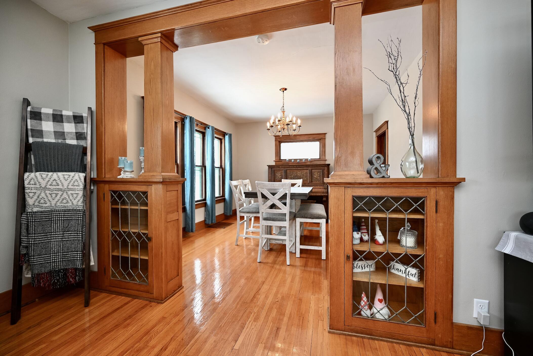 629 9th Street West Winona, MN 55987 - Photo 8 of 38 8 Display Cabinet Details