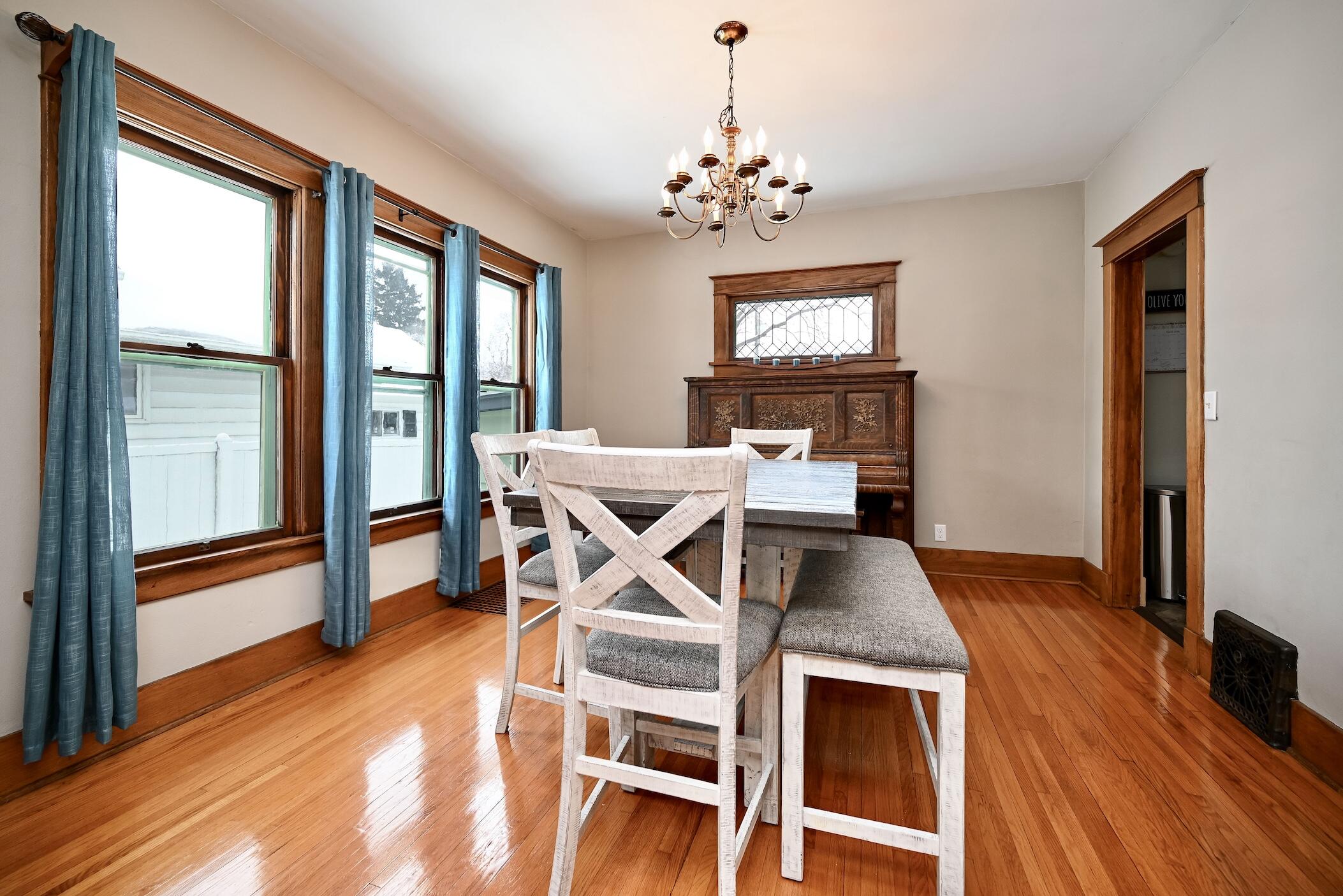 629 9th Street West Winona, MN 55987 - Photo 9 of 38 9 Dining Room