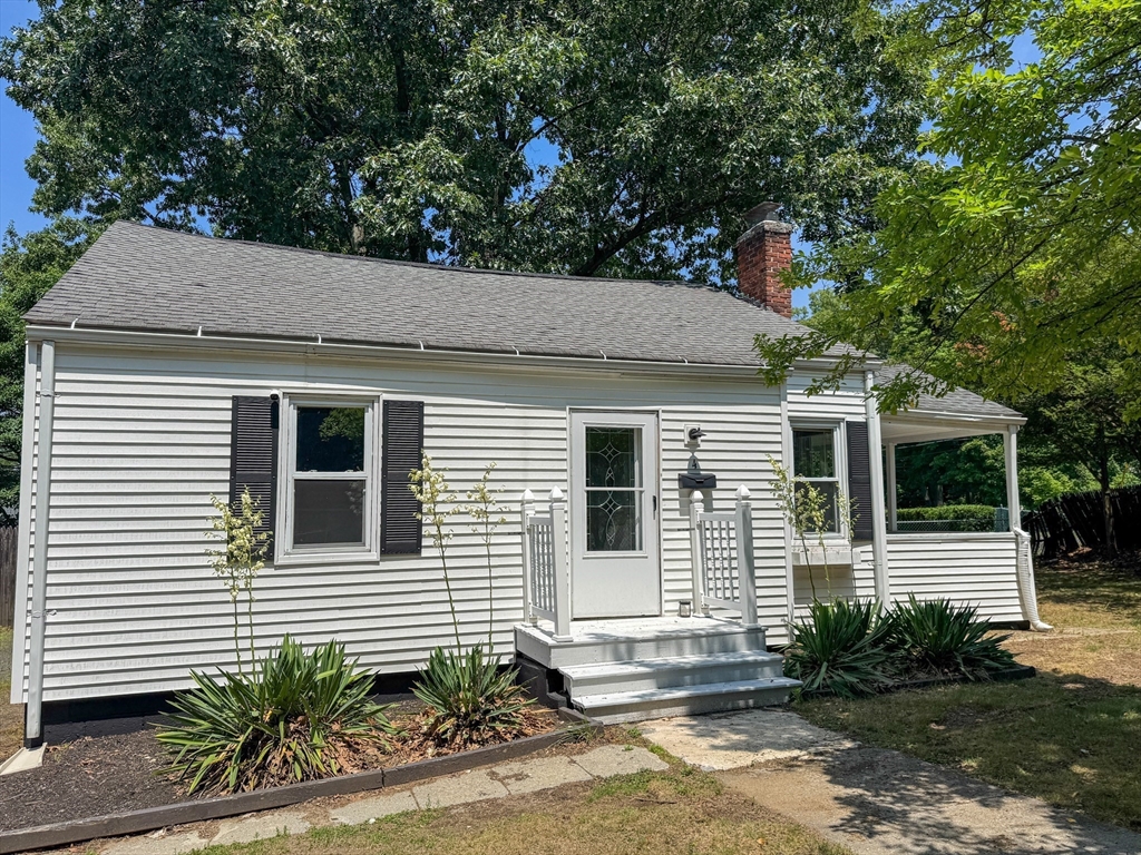 4 Wolfe Street Springfield, MA 01020 - Photo 2 of 24