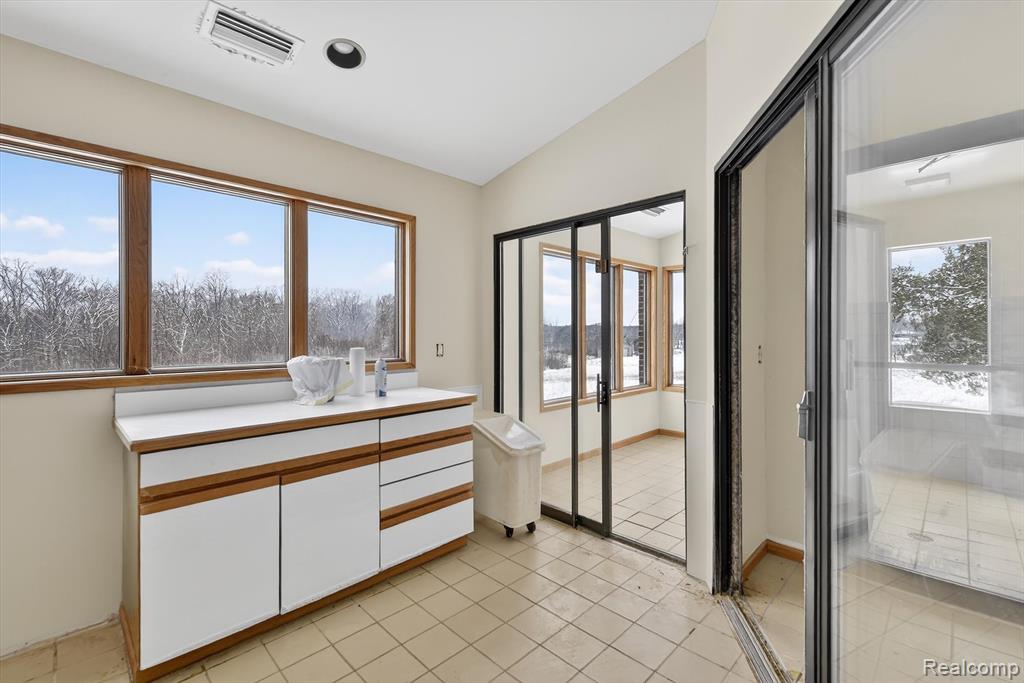 2551 Patterson Lake Road Pinckney, MI 48169 - Photo 76 of 95