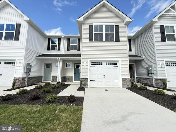 $2,150 | 647 Laurelwood Circle, Winchester, VA 22601